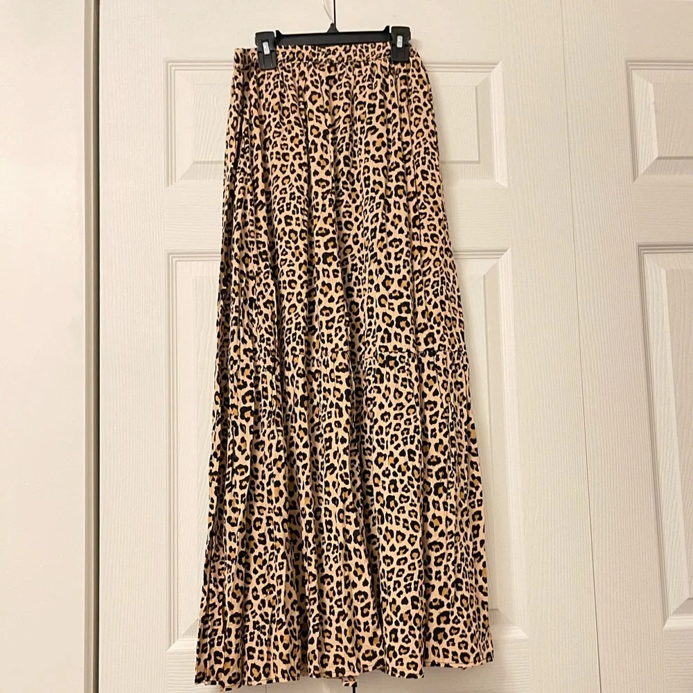 OFF TO BALI SKIRT IN LEOPARD PRINT by Showpo - Picture 5 of 7